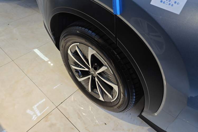 Used Lexus RZ 2023 450e All-Wheel Drive Luxury Edition Right Rear Wheel Hub