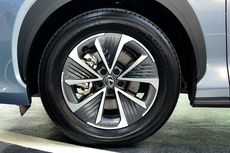 Used Lexus RZ 2023 450e All-Wheel Drive Luxury Edition Right Rear Wheel Hub
