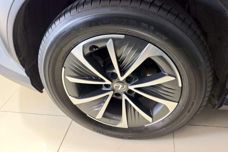 Used Lexus RZ 2023 450e All-Wheel Drive Luxury Edition Right Rear Wheel Hub