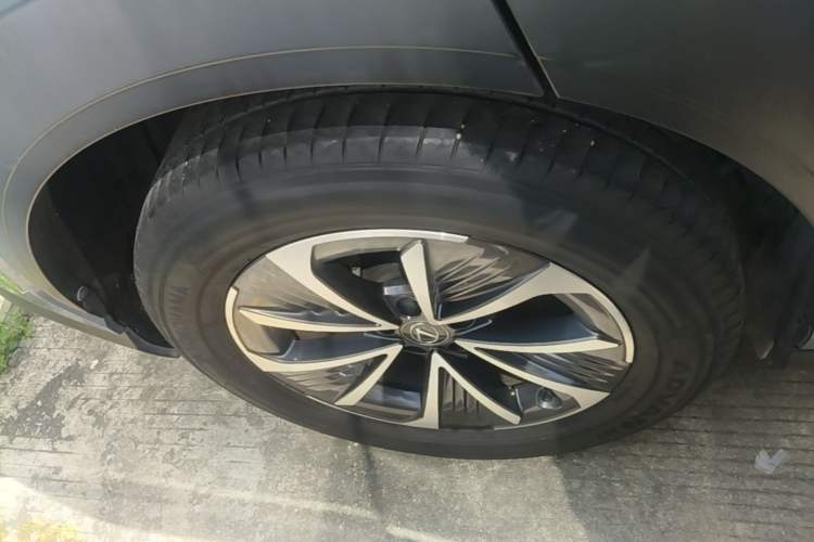Used Lexus RZ 2023 450e All-Wheel Drive Luxury Edition Right Rear Wheel Hub