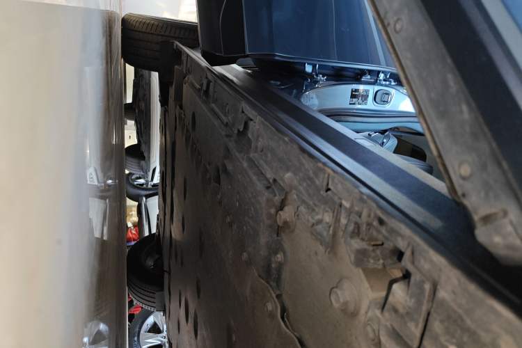 Used Lexus RZ 2023 450e All-Wheel Drive Luxury Edition Right Side Sill