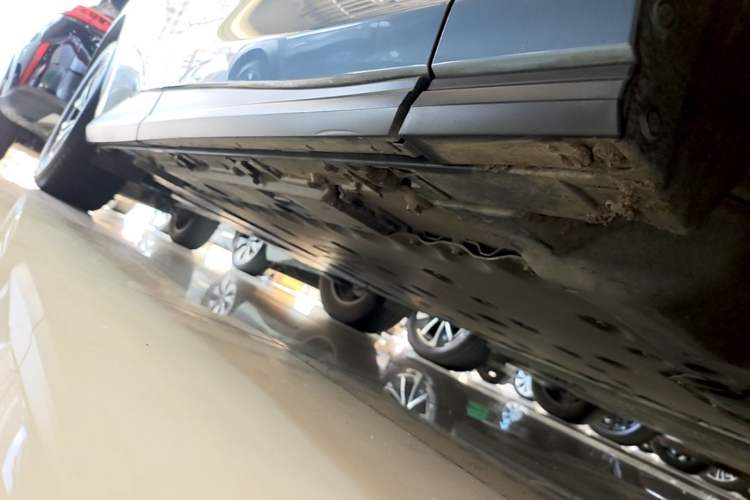 Used Lexus RZ 2023 450e All-Wheel Drive Luxury Edition Right Side Sill