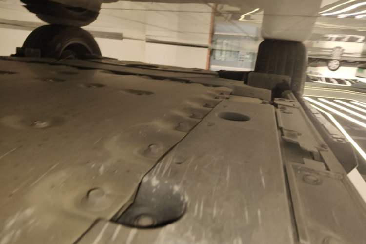 Used Lexus RZ 2023 450e All-Wheel Drive Luxury Edition Right Side Sill