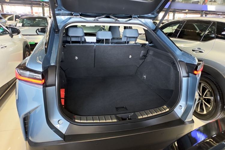Used Lexus RZ 2023 450e All-Wheel Drive Luxury Edition Trunk
