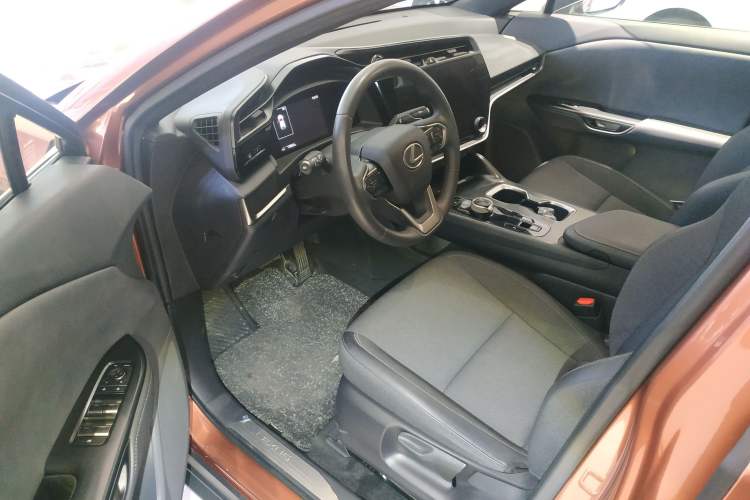 Used Lexus RZ 2023 450e All-Wheel-Drive Long-Range Version Driver Seat