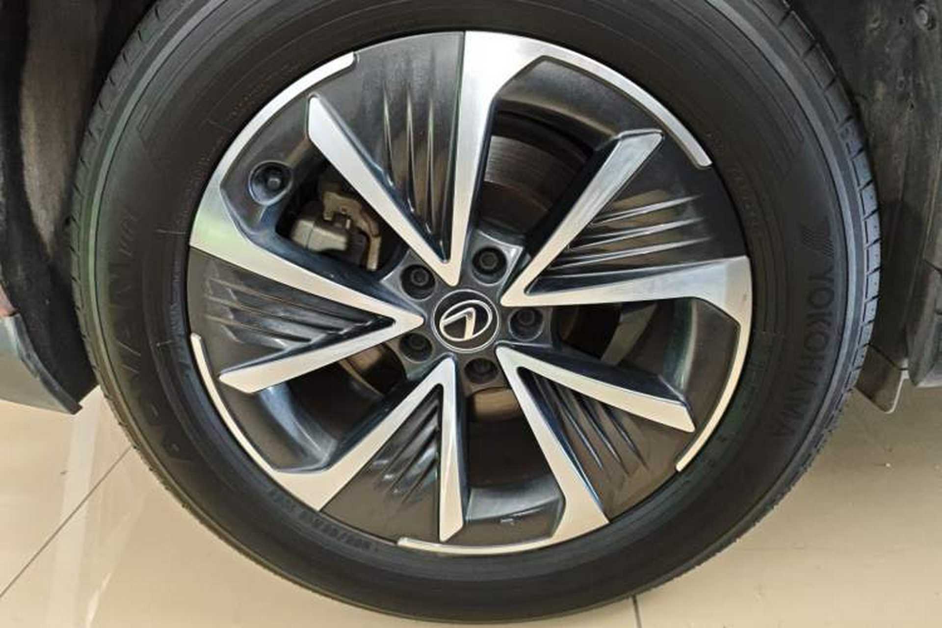 Used Lexus RZ 2023 450e All-Wheel Drive Luxury Edition Exterior 8