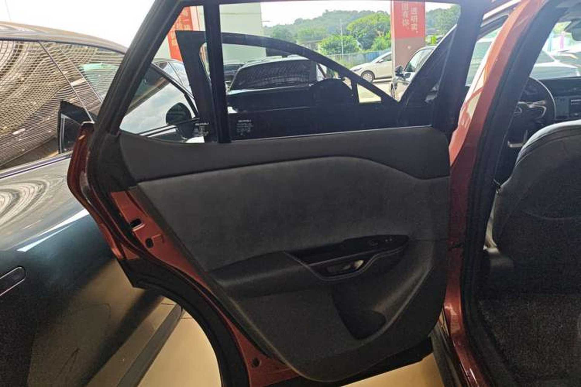 Used Lexus RZ 2023 450e All-Wheel Drive Luxury Edition Interior 8