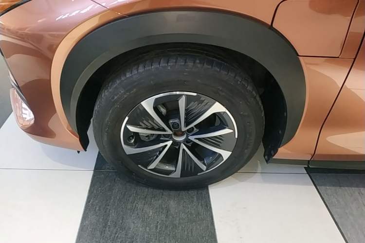 Used Lexus RZ 2023 450e All-Wheel-Drive Long-Range Version Left Front Wheel Hub