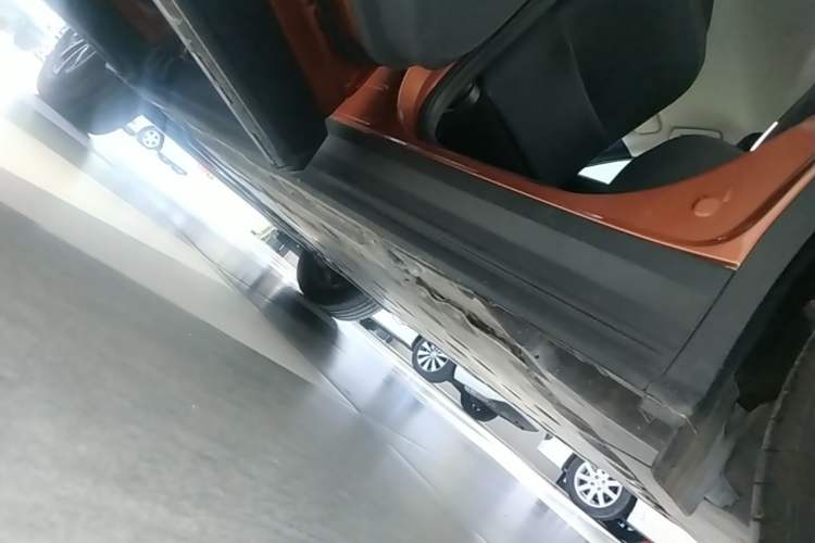 Used Lexus RZ 2023 450e All-Wheel-Drive Long-Range Version Left Side Sill