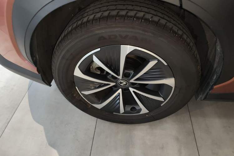 Used Lexus RZ 2023 450e All-Wheel Drive Luxury Edition Right Rear Wheel Hub