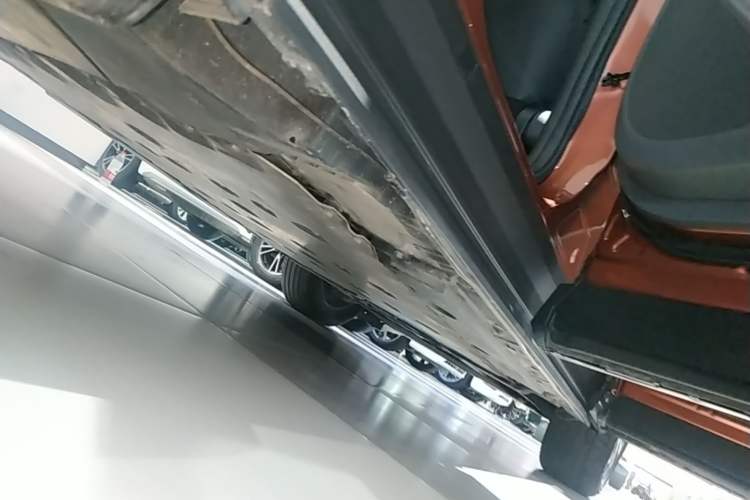 Used Lexus RZ 2023 450e All-Wheel-Drive Long-Range Version Right Side Sill