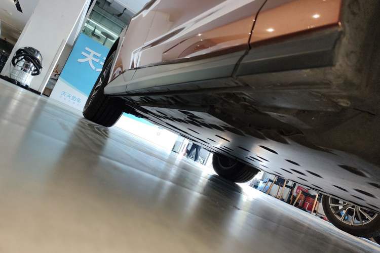 Used Lexus RZ 2023 450e All-Wheel Drive Luxury Edition Right Side Sill