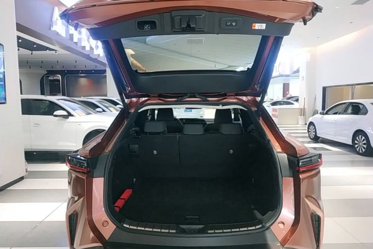 Used Lexus RZ 2023 450e All-Wheel-Drive Long-Range Version Trunk