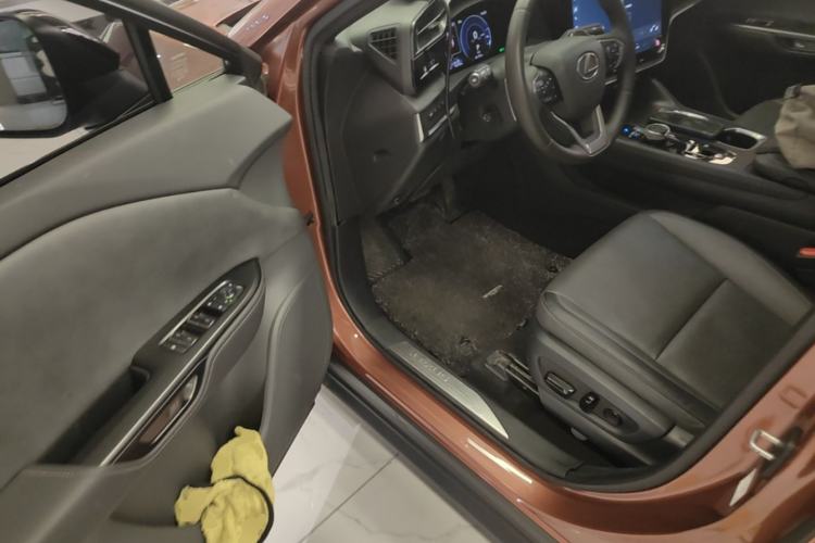 Used Lexus RZ 2023 450e All-Wheel Drive Luxury Edition Driver Seat