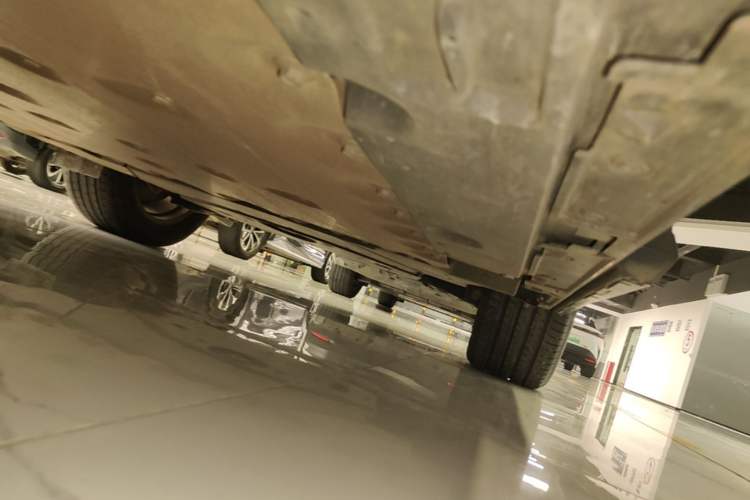 Used Lexus RZ 2023 450e All-Wheel Drive Luxury Edition Left Side Sill