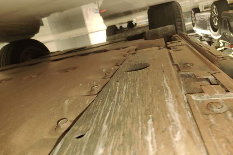 Used Lexus RZ 2023 450e All-Wheel Drive Luxury Edition Right Side Sill