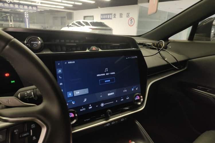 Used Lexus RZ 2023 450e All-Wheel Drive Luxury Edition Audio And AC Panel