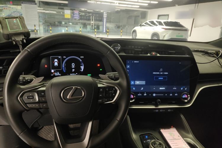 Used Lexus RZ 2023 450e All-Wheel Drive Luxury Edition Center Console