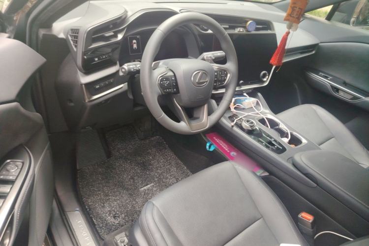Used Lexus RZ 2023 450e All-Wheel Drive Luxury Edition Center Console