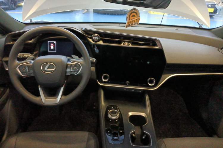 Used Lexus RZ 2023 450e All-Wheel Drive Luxury Edition Center Console