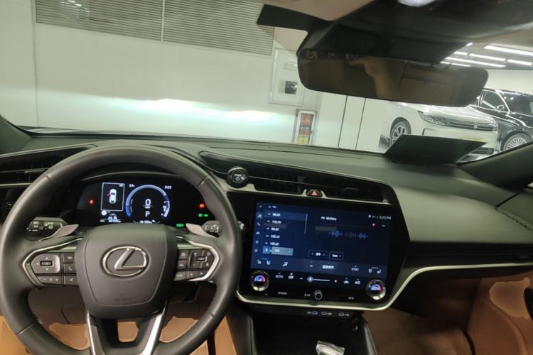Used Lexus RZ 2023 450e All-Wheel Drive Luxury Edition Center Console