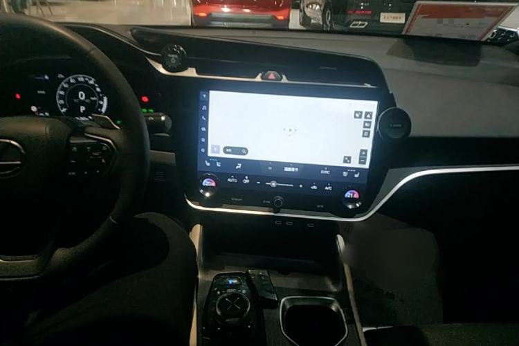 Used Lexus RZ 2023 450e All-Wheel Drive Luxury Edition Center Console