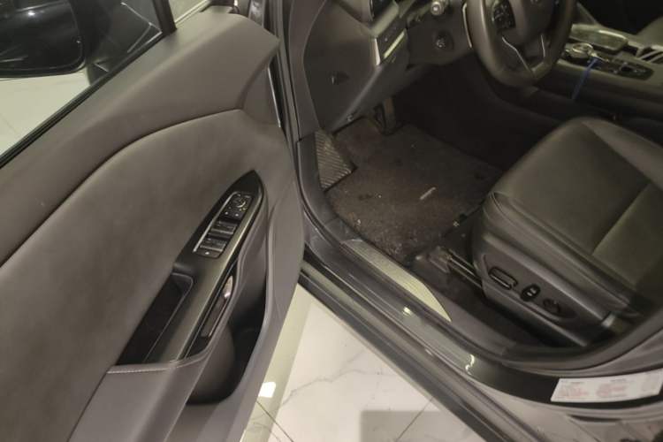 Used Lexus RZ 2023 450e All-Wheel Drive Luxury Edition Driver Seat