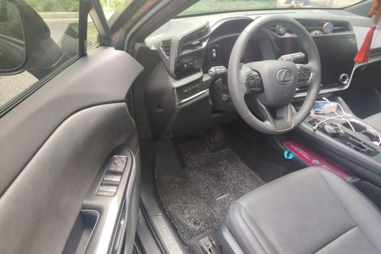 Used Lexus RZ 2023 450e All-Wheel Drive Luxury Edition Driver Seat