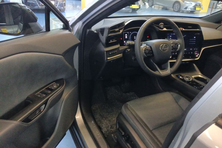 Used Lexus RZ 2023 450e All-Wheel Drive Luxury Edition Driver Seat