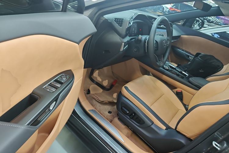 Used Lexus RZ 2023 450e All-Wheel Drive Luxury Edition Driver Seat
