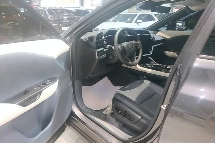 Used Lexus RZ 2023 450e All-Wheel Drive Luxury Edition Driver Seat