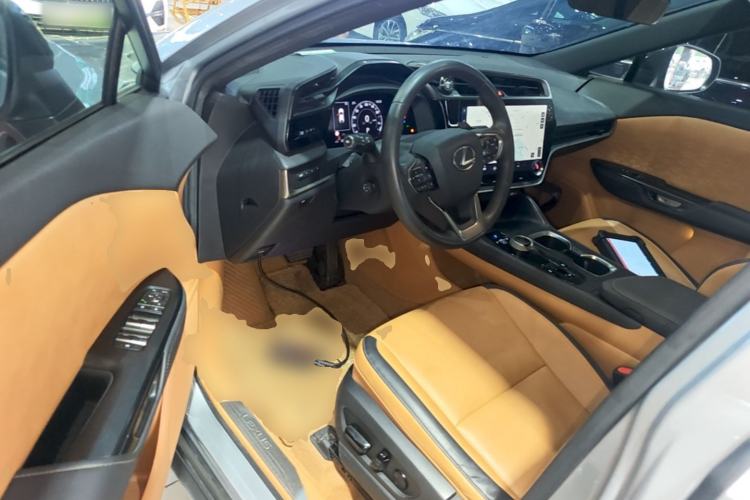 Used Lexus RZ 2023 450e All-Wheel Drive Luxury Edition Driver Seat