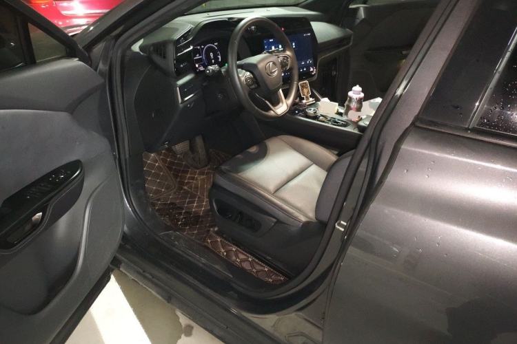 Used Lexus RZ 2023 450e All-Wheel Drive Luxury Edition Driver Seat