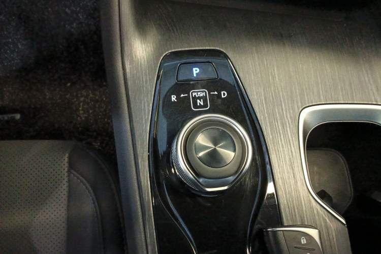 Used Lexus RZ 2023 450e All-Wheel Drive Luxury Edition Gear Lever