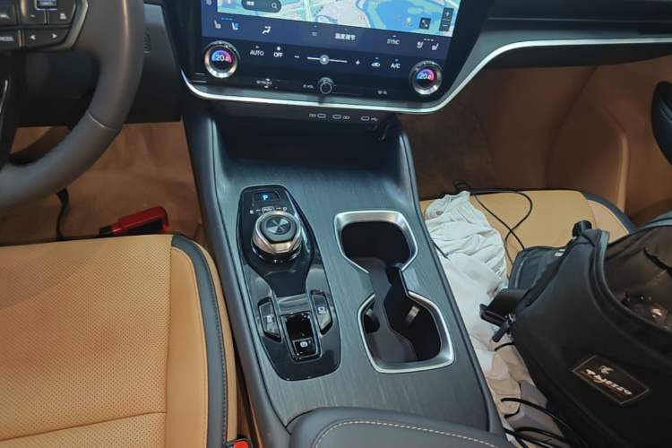 Used Lexus RZ 2023 450e All-Wheel Drive Luxury Edition Gear Lever