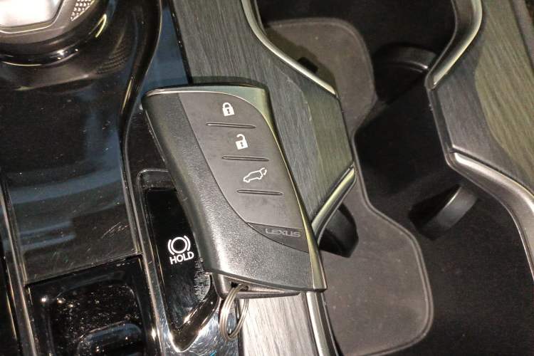 Used Lexus RZ 2023 450e All-Wheel Drive Luxury Edition Interior 1