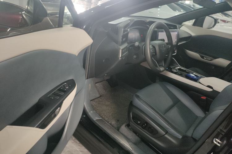 Used Lexus RZ 2023 450e All-Wheel Drive Luxury Edition Interior 3