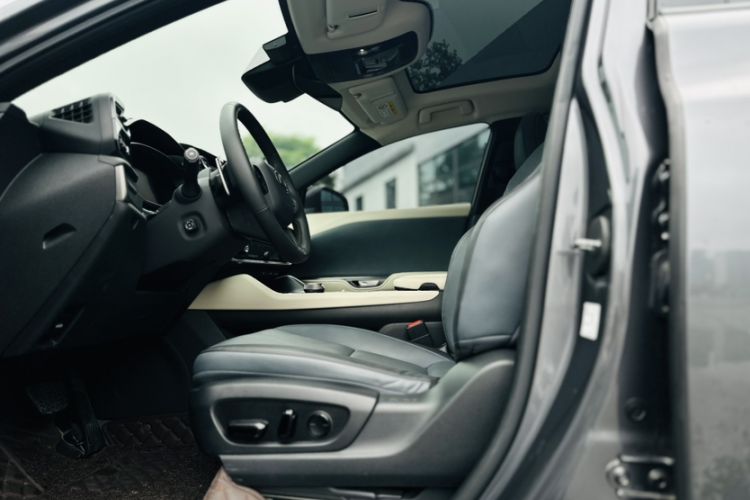 Used Lexus RZ 2023 450e All-Wheel Drive Luxury Edition Left Front Seat