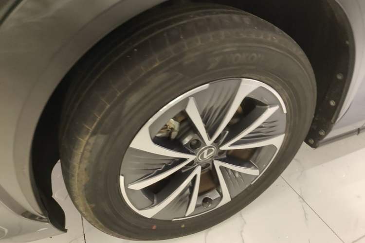 Used Lexus RZ 2023 450e All-Wheel Drive Luxury Edition Left Front Wheel Hub