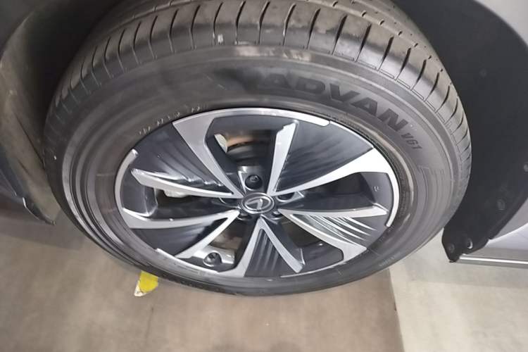 Used Lexus RZ 2023 450e All-Wheel Drive Luxury Edition Left Front Wheel Hub