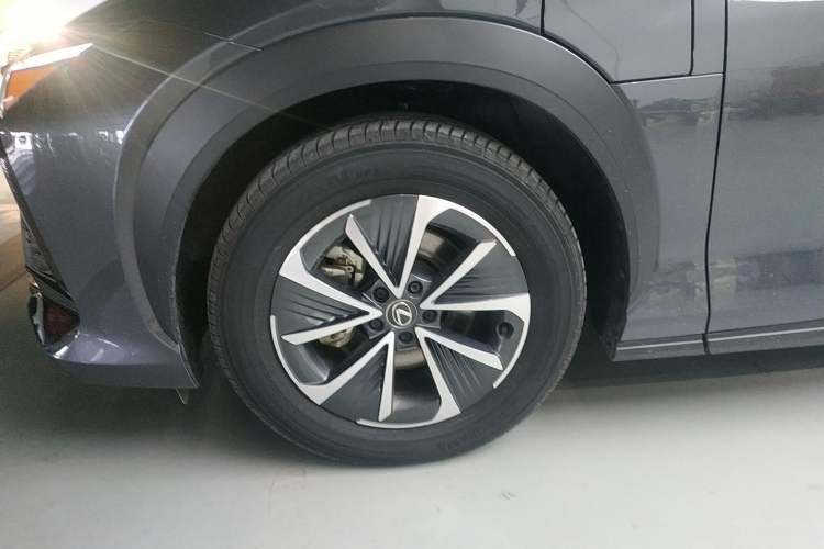 Used Lexus RZ 2023 450e All-Wheel Drive Luxury Edition Left Front Wheel Hub