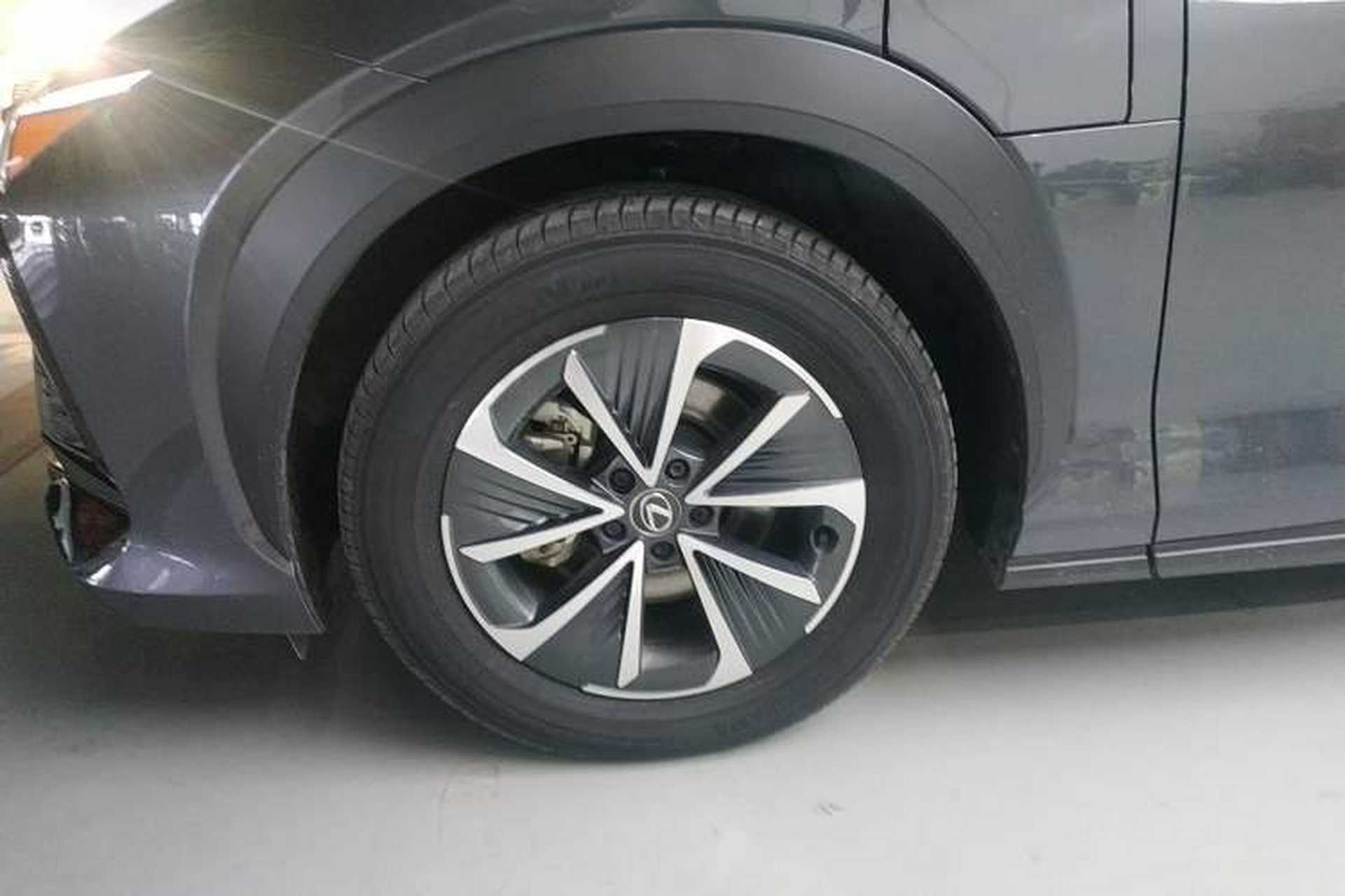 Used Lexus RZ 2023 450e All-Wheel Drive Luxury Edition Left Front Wheel Hub