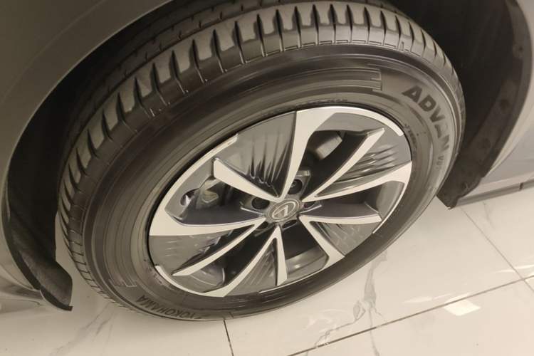 Used Lexus RZ 2023 450e All-Wheel Drive Luxury Edition Left Front Wheel Hub