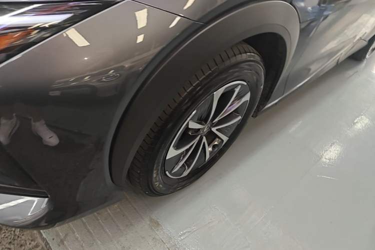 Used Lexus RZ 2023 450e All-Wheel Drive Luxury Edition Left Front Wheel Hub