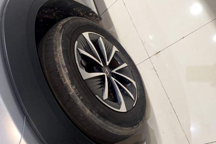 Used Lexus RZ 2023 450e All-Wheel Drive Luxury Edition Left Front Wheel Hub