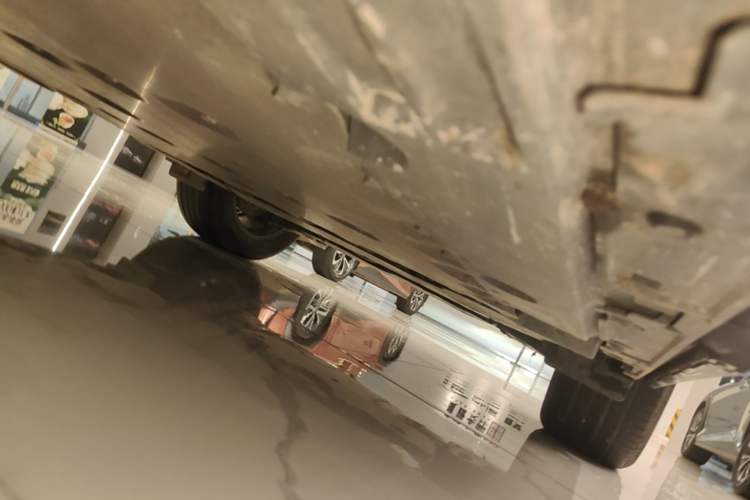 Used Lexus RZ 2023 450e All-Wheel Drive Luxury Edition Left Side Sill