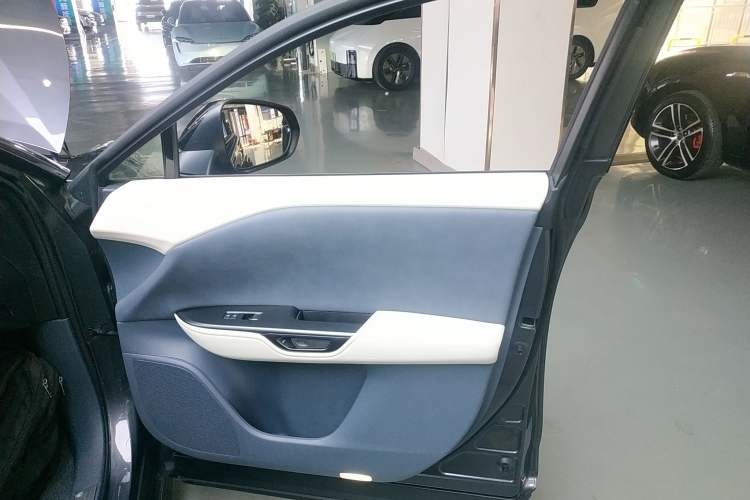 Used Lexus RZ 2023 450e All-Wheel Drive Luxury Edition Right Front Door Interior