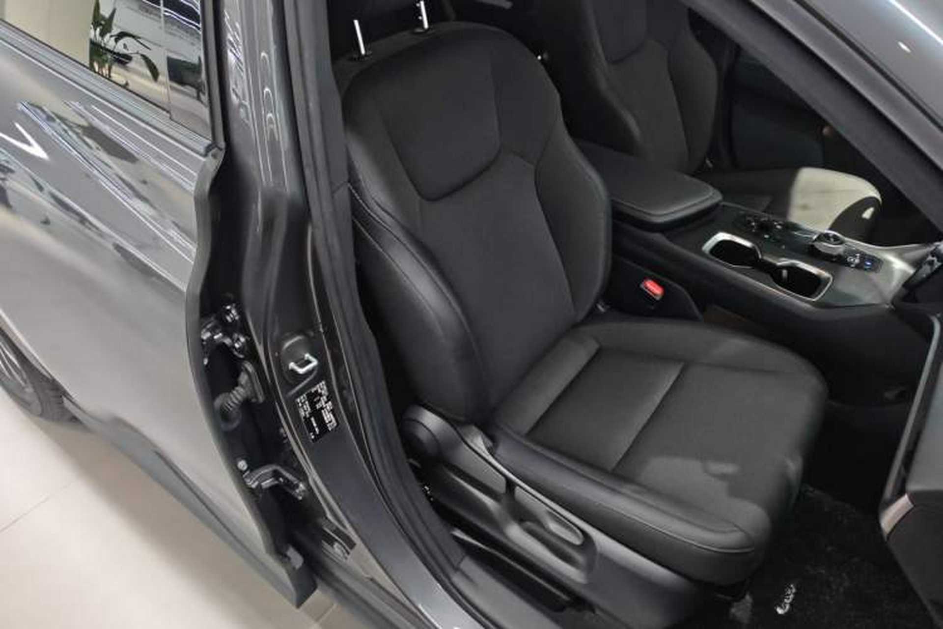 Used Lexus RZ 2023 450e All-Wheel-Drive Long-Range Version Right Front Seat