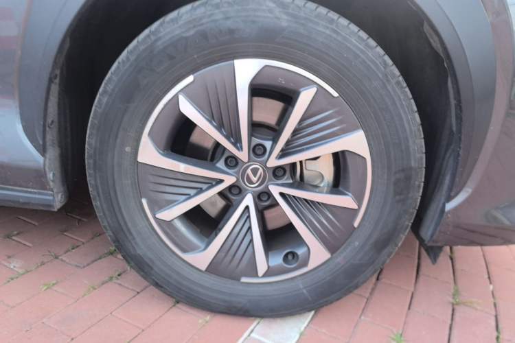 Used Lexus RZ 2023 450e All-Wheel Drive Luxury Edition Right Front Wheel Hub