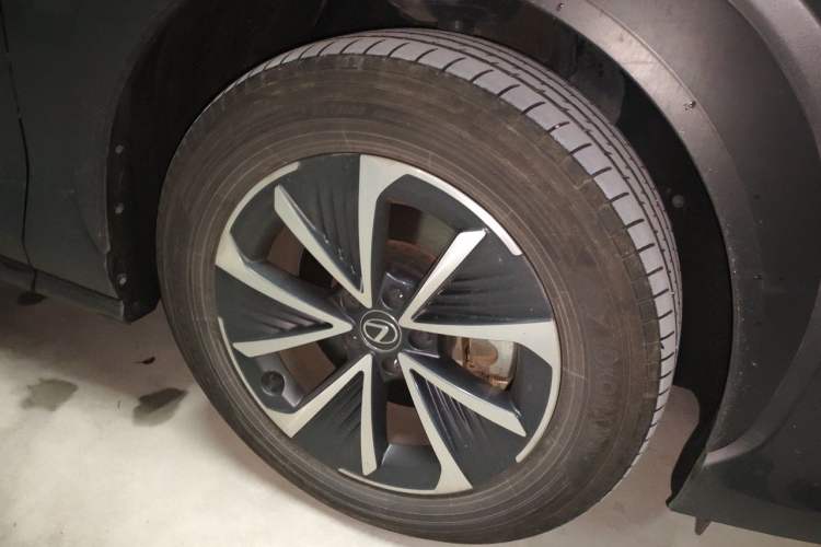 Used Lexus RZ 2023 450e All-Wheel Drive Luxury Edition Right Front Wheel Hub
